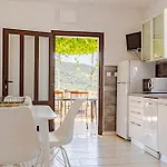 Seaside With A Swimming Pool Tri Zala - Korcula - 558 شقة